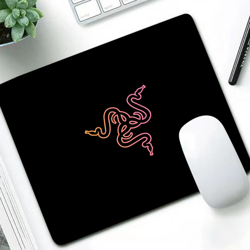 Laptop Accessories For Gaming - Razer Luxe Muismat Anime Gamer Bureaumat